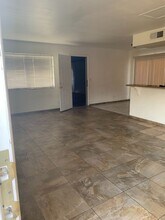 5148 Greene Ln-Unit -Greene Lane Unit B in Las Vegas, NV - Foto de edificio - Building Photo