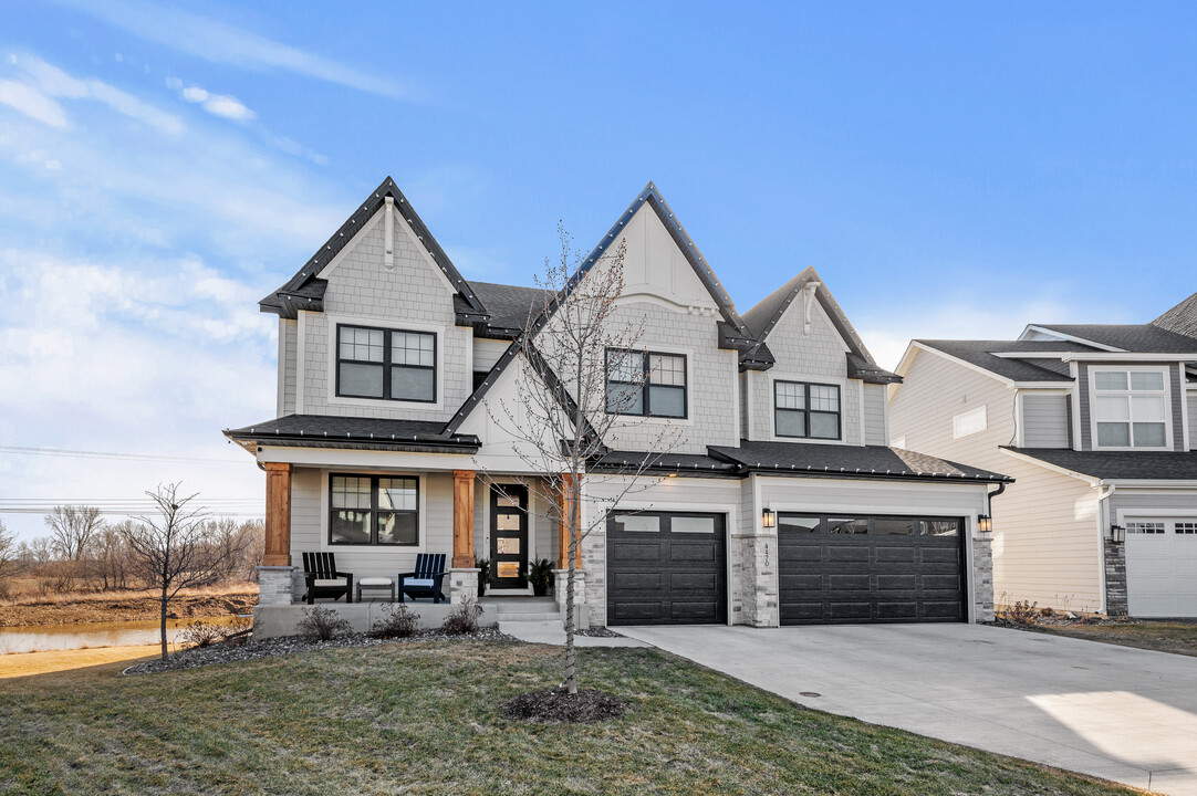 4470 Arbor Dr in Woodbury, MN - Building Photo