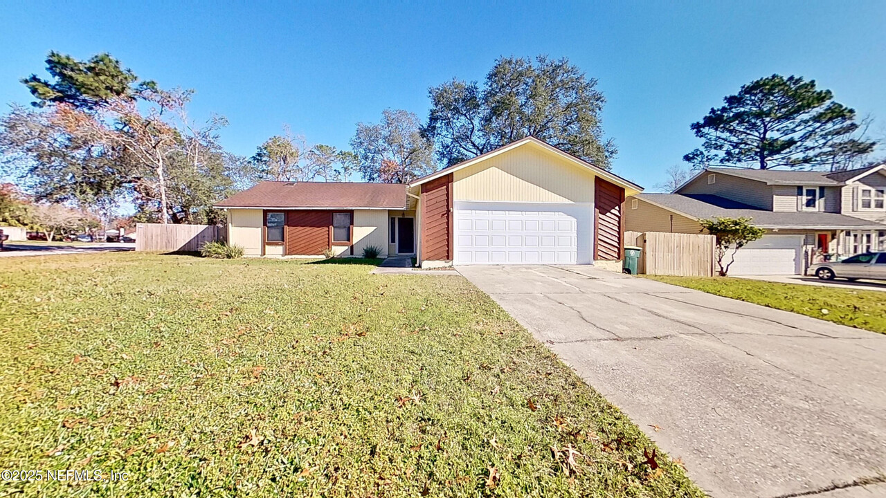 12957 S Treeway Ct in Jacksonville, FL - Building Photo