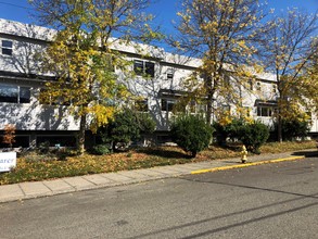 Seafarer Apartments in Edmonds, WA - Building Photo - Primary Photo