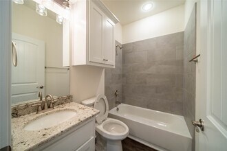 8511 Christie Ln in Greenville, TX - Foto de edificio - Building Photo