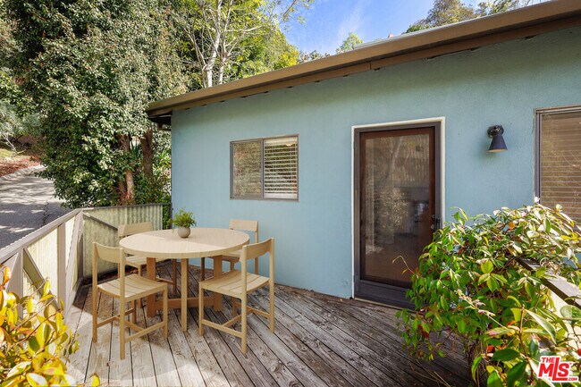 7557 Jalmia Way in Los Angeles, CA - Building Photo - Building Photo
