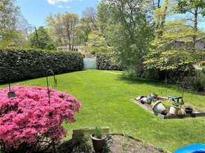 42 Hamilton Rd, Unit Left in North Merrick, NY - Building Photo - Building Photo