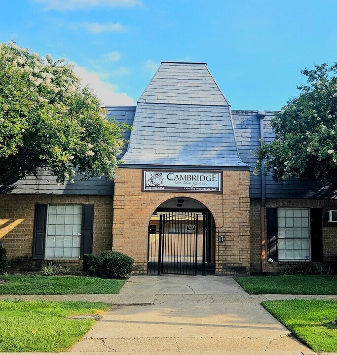 Cambridge on the Green in Baton Rouge, LA - Foto de edificio