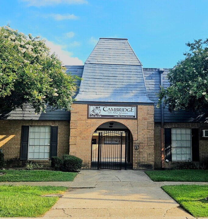 Cambridge on the Green in Baton Rouge, LA - Building Photo