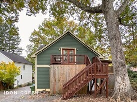 90 Rumbough Pl in Asheville, NC - Building Photo