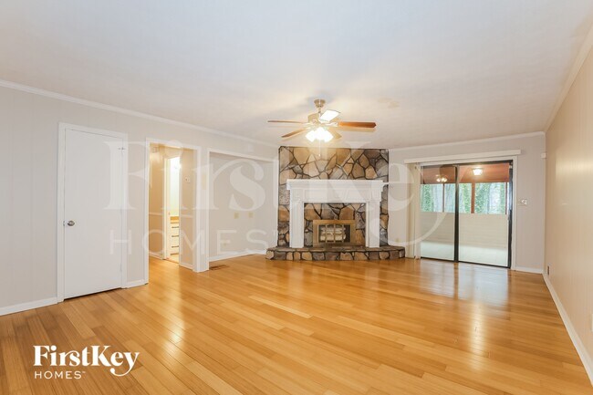 2937 Pebble Ln SW in Snellville, GA - Foto de edificio - Building Photo