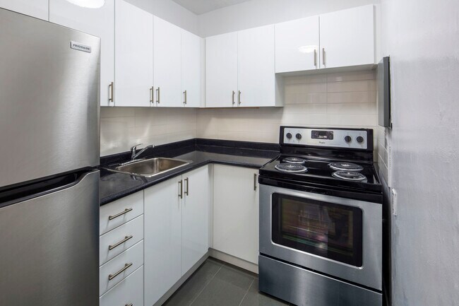 119 Eglinton Ave W in Toronto, ON - Building Photo - Building Photo
