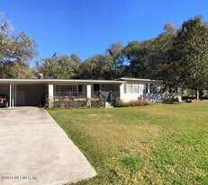 460 S US Highway 17 in East Palatka, FL - Building Photo