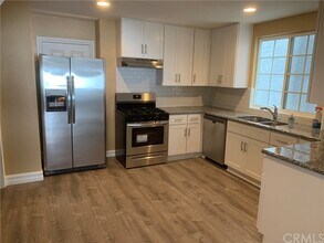 504 12th St-Unit -A in Huntington Beach, CA - Building Photo - Building Photo