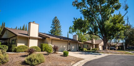 Rollingwood Duplex Homes in Orangevale, CA - Foto de edificio - Building Photo