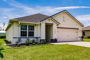 1904 SW 10th Ter in Cape Coral, FL - Building Photo