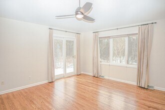10620 W Heather Dr in Mequon, WI - Building Photo - Building Photo
