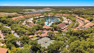 2202 Hidden Lake Dr, Unit Naples in Naples, FL - Foto de edificio - Building Photo