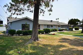 417 W Guinida Ln in Anaheim, CA - Building Photo - Building Photo