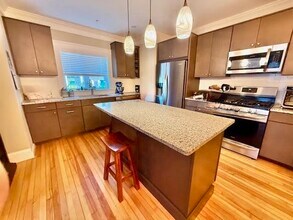 31 Mayflower St in Plymouth, MA - Building Photo - Building Photo