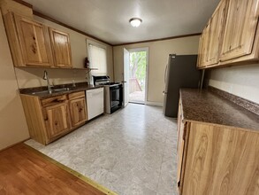 2222 Walnut St, Unit #4 in Cedar Falls, IA - Building Photo - Building Photo