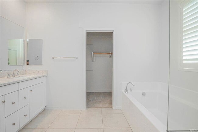 1679 E Lincoln Ave in Anaheim, CA - Building Photo - Building Photo