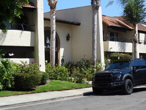 Las Brisas in Huntington Beach, CA - Foto de edificio - Building Photo