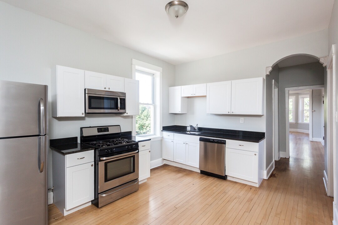 901 N Mozart St, Unit 3 in Chicago, IL - Building Photo