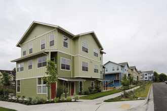 Lakeview Apartments in Eugene, OR - Building Photo - Building Photo