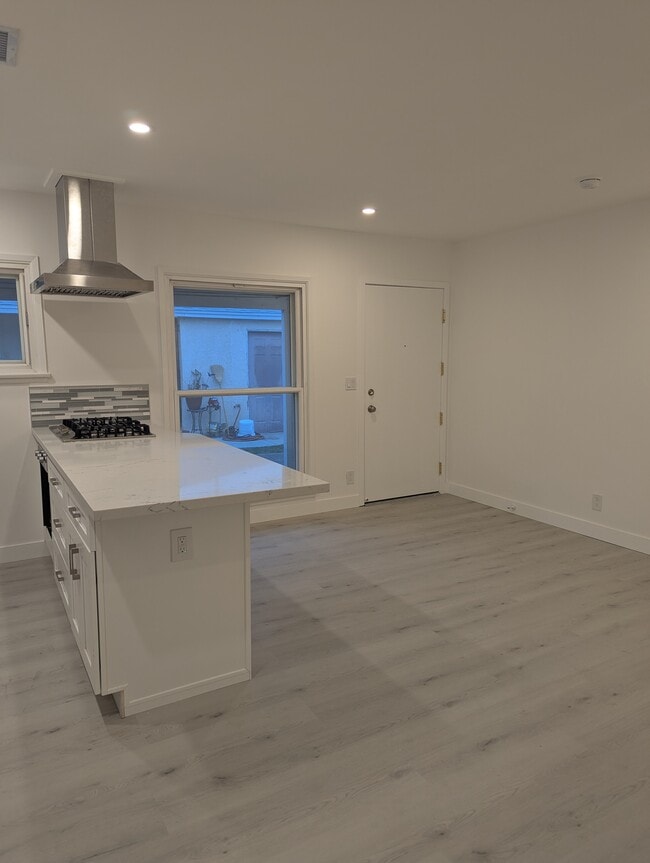 1906 N Hollywood Way, Unit 104 in Burbank, CA - Foto de edificio - Building Photo