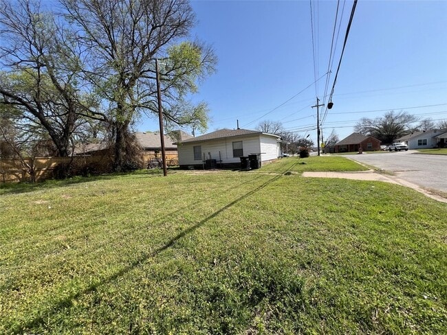 property at 2801 Ennis Ave