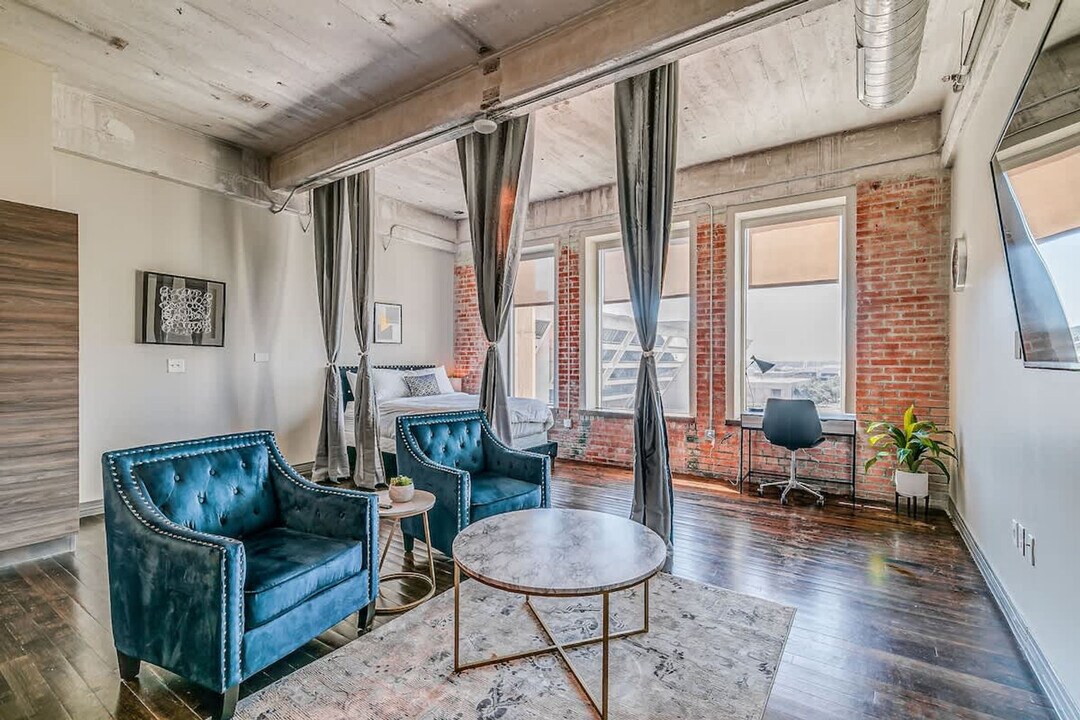 500 S Ervay St in Dallas, TX - Building Photo