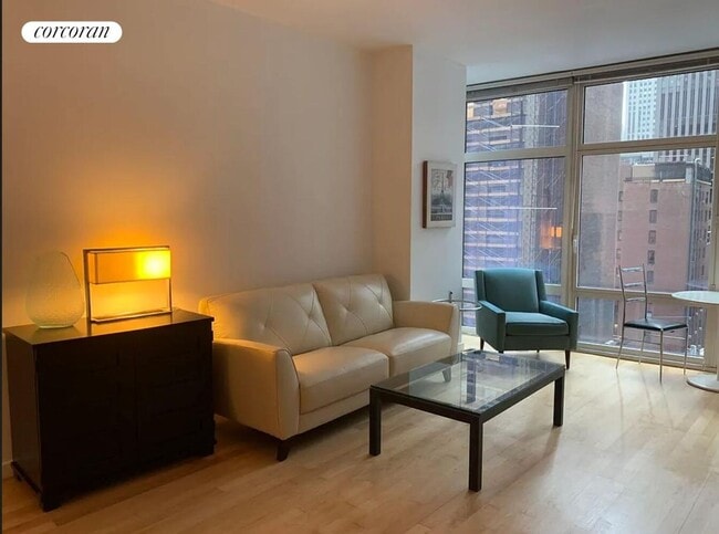 1600 Broadway in New York, NY - Building Photo - Building Photo