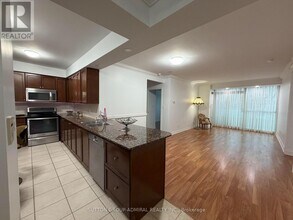 100 Promenade Cir in Vaughan, ON - Building Photo - Building Photo