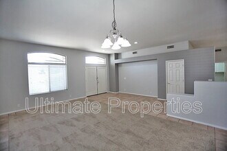 8010 W Yukon Dr in Peoria, AZ - Building Photo - Building Photo