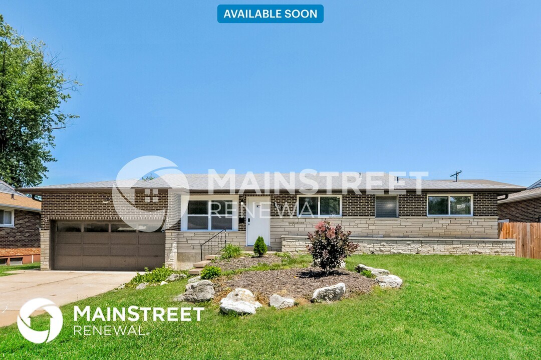 1120 Spring Valley Dr in Florissant, MO - Building Photo