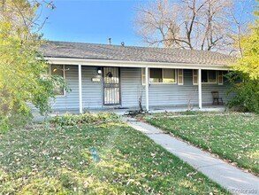 3201 S Holly St in Denver, CO - Building Photo - Building Photo