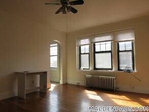 349 Pleasant St, Unit B1-18 in Malden, MA - Foto de edificio - Building Photo