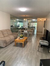 300 Berkley Rd in Hollywood, FL - Building Photo - Building Photo