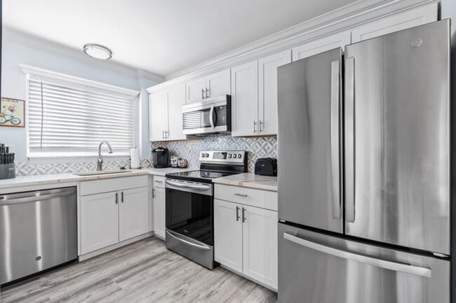 property at 470 Bella Vista Ct N