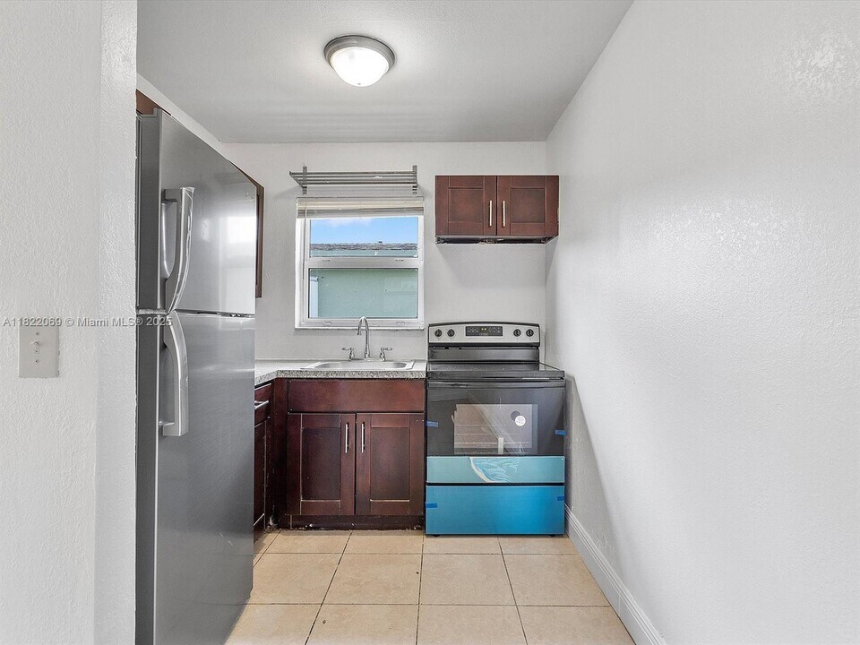 821 NW 5th Ave in Hallandale Beach, FL - Building Photo