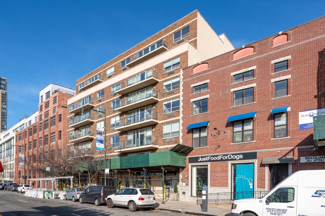 Solarium in Long Island City, NY - Building Photo