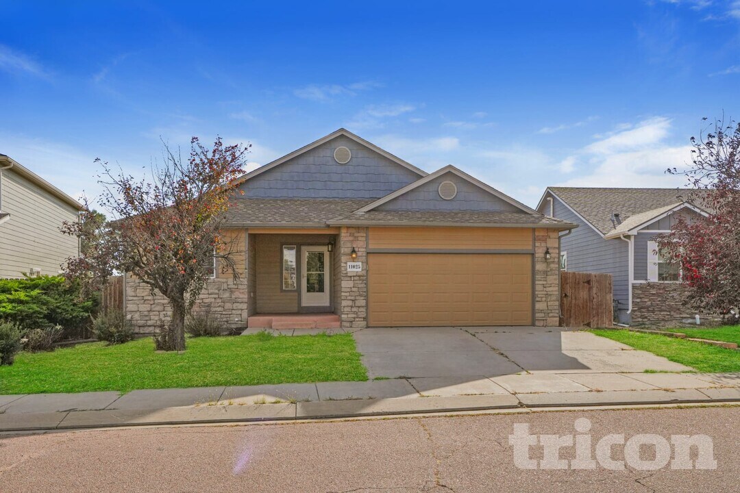 11025 Falling Star Rd in Fountain, CO - Foto de edificio