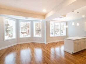 142 Coolidge St, Unit 2 in Brookline, MA - Building Photo - Building Photo
