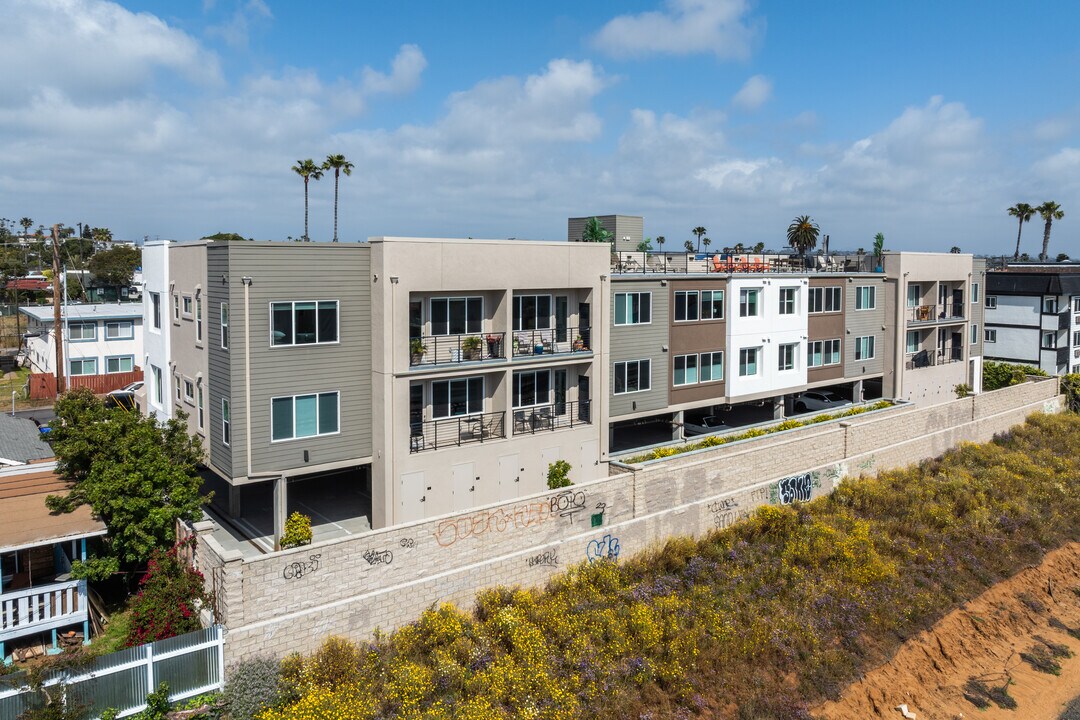 The Breakers - North Swell in Oceanside, CA - Building Photo