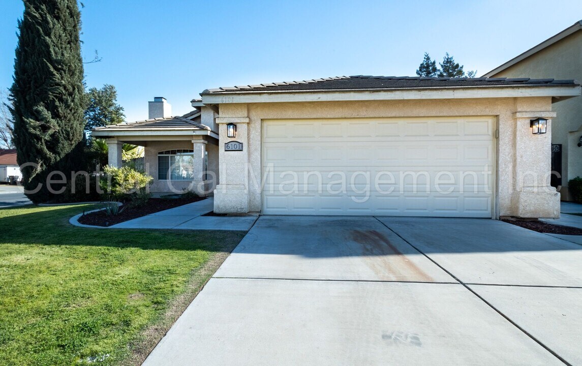 6101 Aruba Ct in Bakersfield, CA - Building Photo