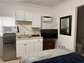 9331 SW 166th St in Palmetto Bay, FL - Building Photo - Building Photo