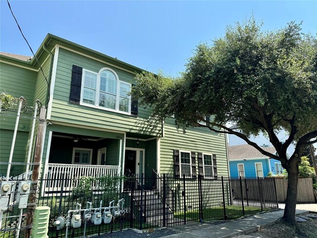 property at 1109 W 15th 1/2 St