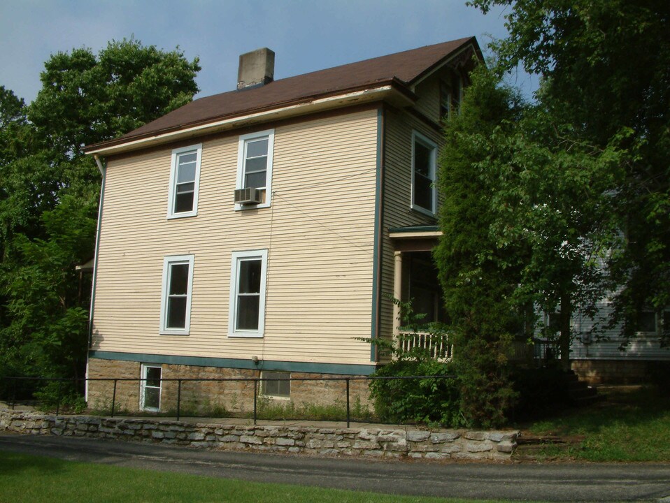 6249 Beechmont Ave in Cincinnati, OH - Building Photo