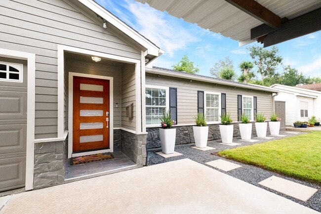 1838 Saxon Dr in Houston, TX - Foto de edificio - Building Photo