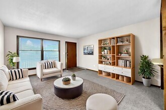 West Glen Apartments in West Des Moines, IA - Building Photo - Building Photo