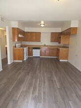 5901 Ming Ave in Bakersfield, CA - Building Photo - Building Photo