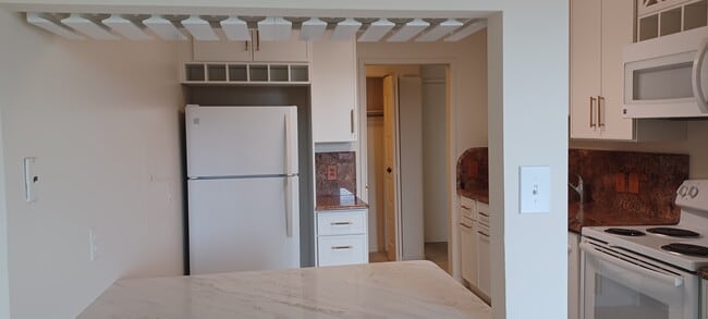 2311 Pimmit Dr in Falls Church, VA - Building Photo - Building Photo