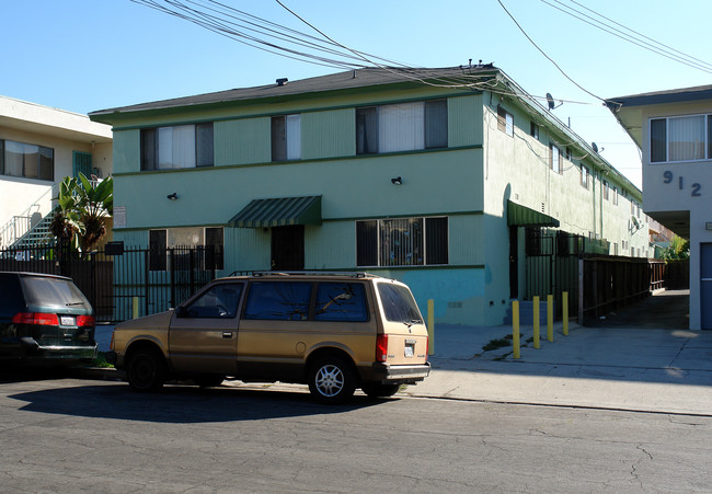 916 N Inglewood Ave in Inglewood, CA - Building Photo - Building Photo